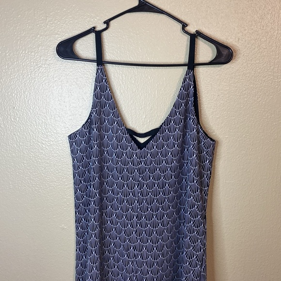 Pinch Scallop V Neck Dress - Picture 3 of 5